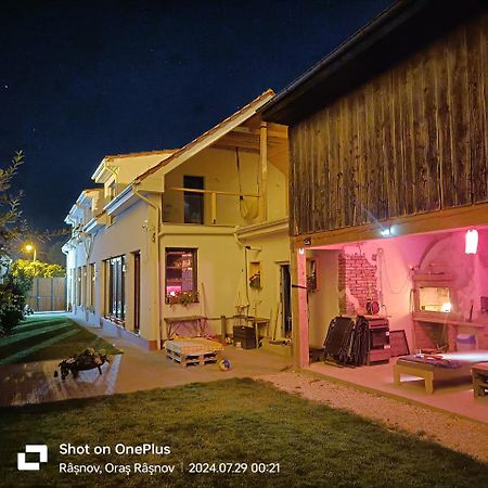 Imperfect House Hotell Rîşnov Eksteriør bilde