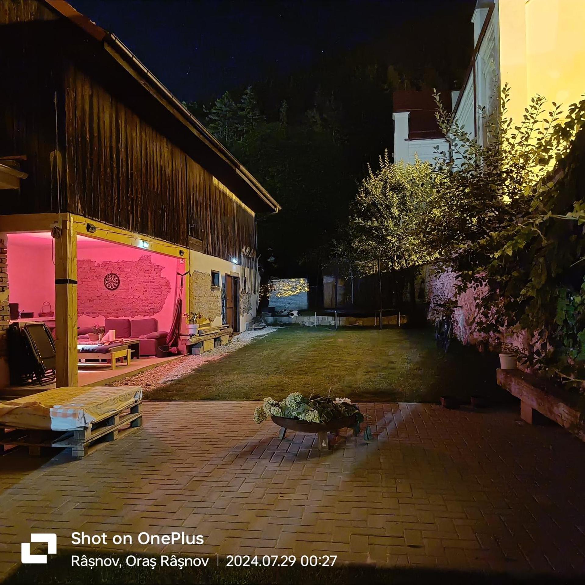 Imperfect House Hotell Rîşnov Eksteriør bilde